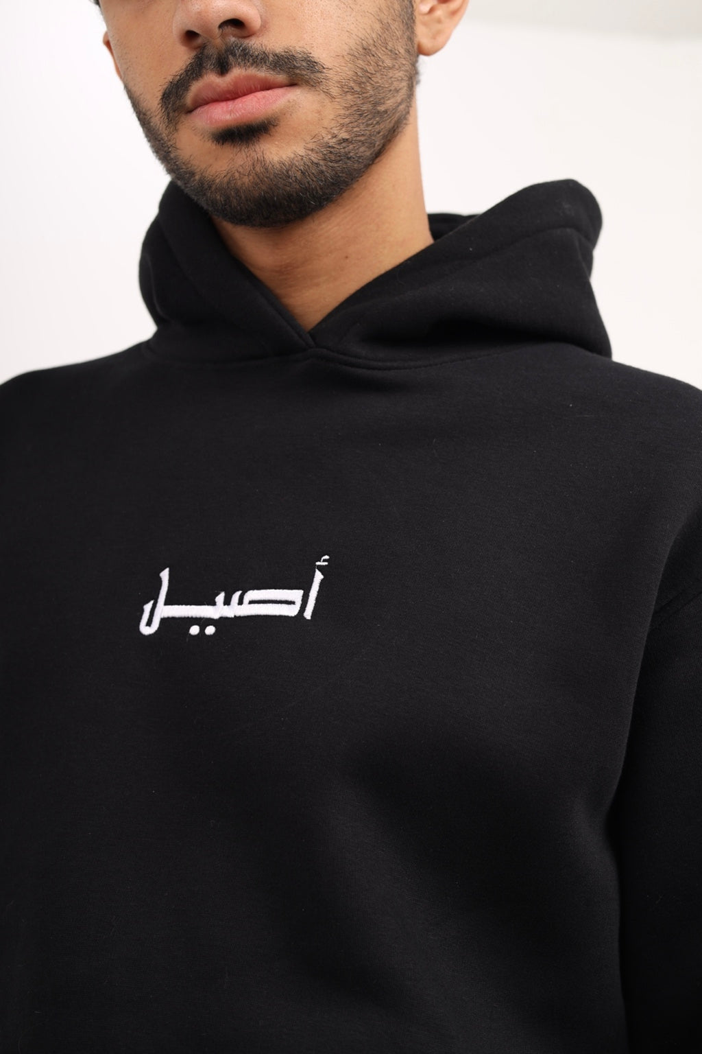 الحصان الأسود هودي - أسود 