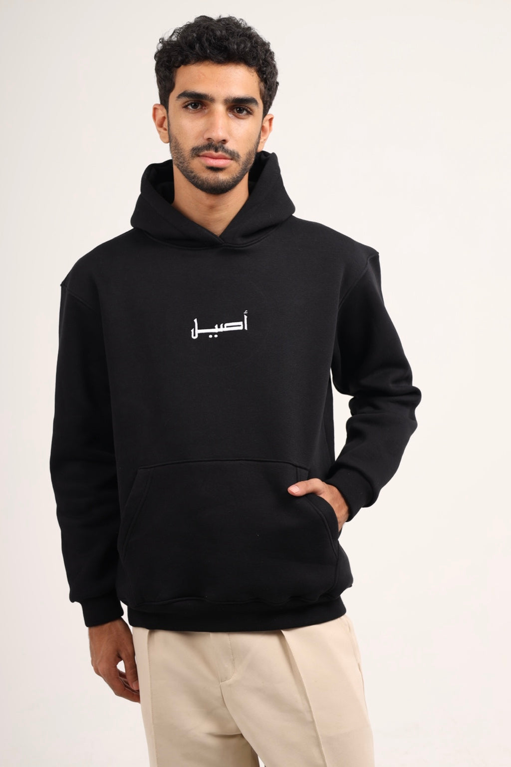 الحصان الأسود هودي - أسود 