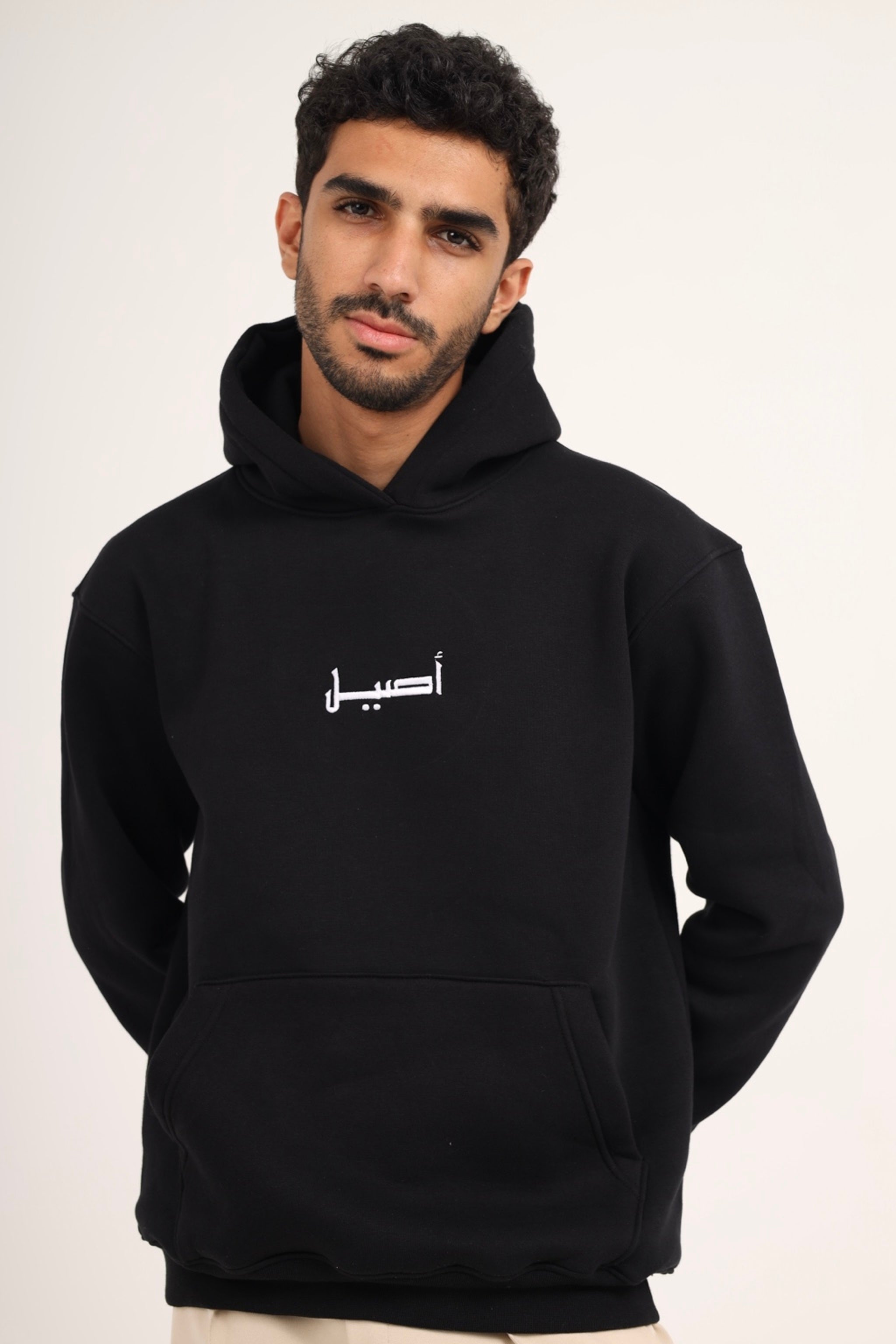 الحصان الأسود هودي - أسود 