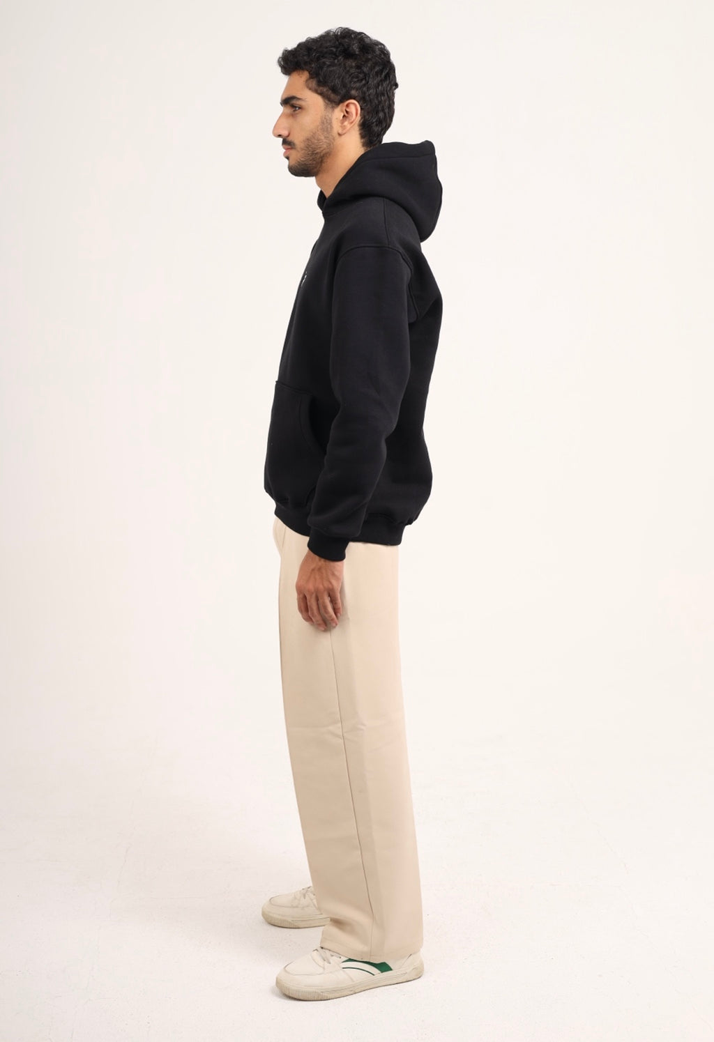 الحصان الأسود هودي - أسود 